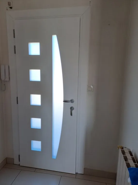 Rénovation d'une porte d'entrée en aluminium à VOUGY