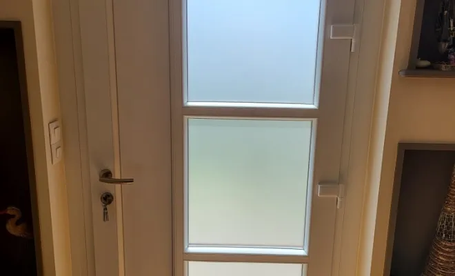 Remplacement et installation de porte d'entrée PVC vers Feurs, Roanne, Les Ouvertures Melot